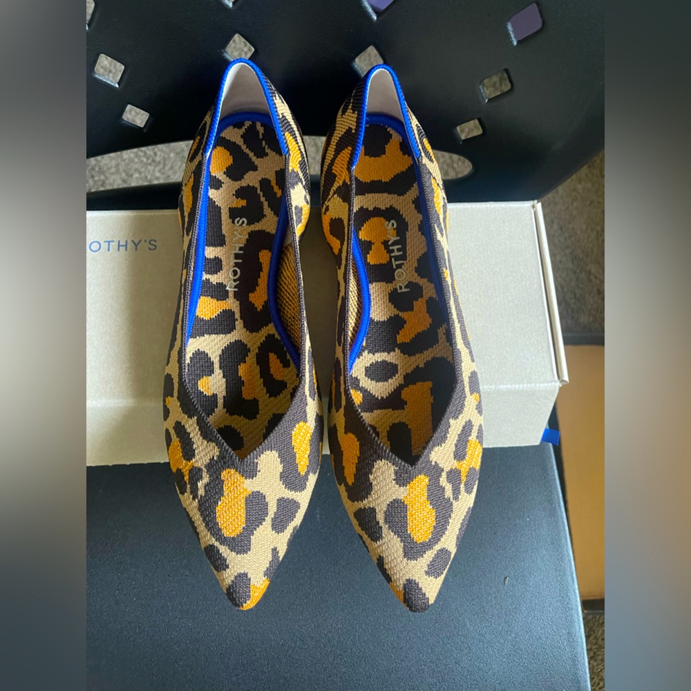 Lightly worn Rothy’s The Point in Big Cat 11 1/2